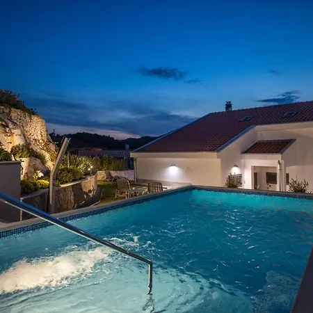 Casa de Férias Holiday Home Lago Verde Peracko Blato