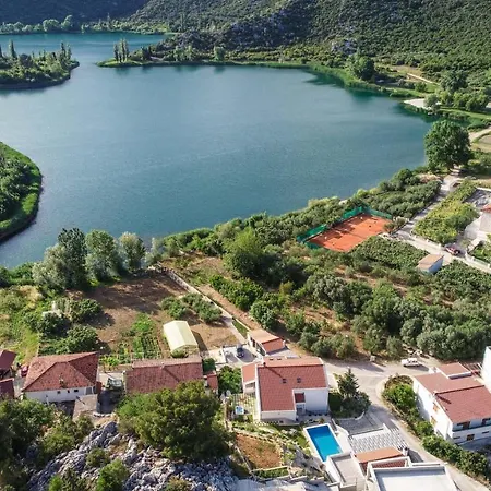 Semesterbostad Holiday Home Lago Verde