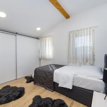 Holiday Home Lago Verde Semesterbostad Peracko Blato