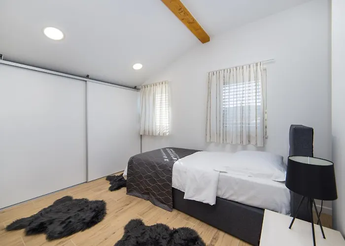 Holiday Home Lago Verde בית נופש Peracko Blato