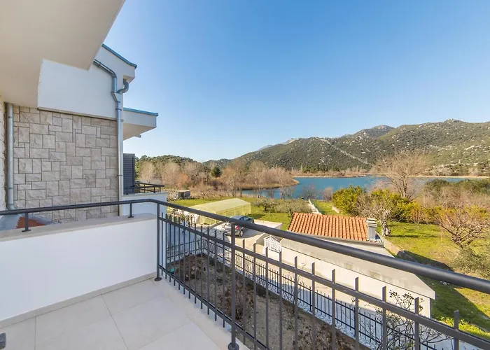 Holiday Home Lago Verde * Peracko Blato